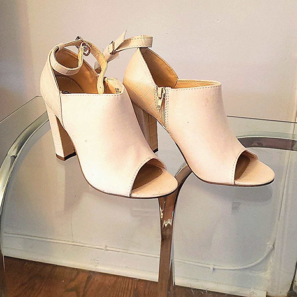 Shoes - Picture 2 of 5